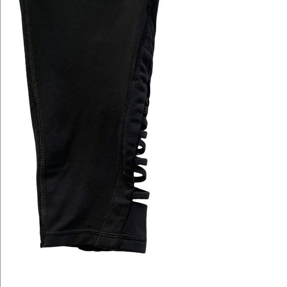 ATHLETA Quest Criss Cross Chaturanga Capri Black Size Small - Picture 8 of 8